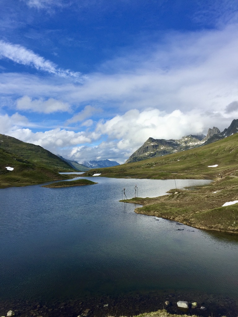 Blick über die Scheidseen in der Nähe der Heilbronner Hütte, durch die auch die Grenze zwischen Tirol und Vorarlberg verläuft